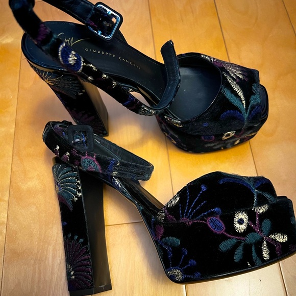 Giuseppe Zanotti Shoes - Giuseppe Zanotti Velvet Slingback Pumps. Size 37.5